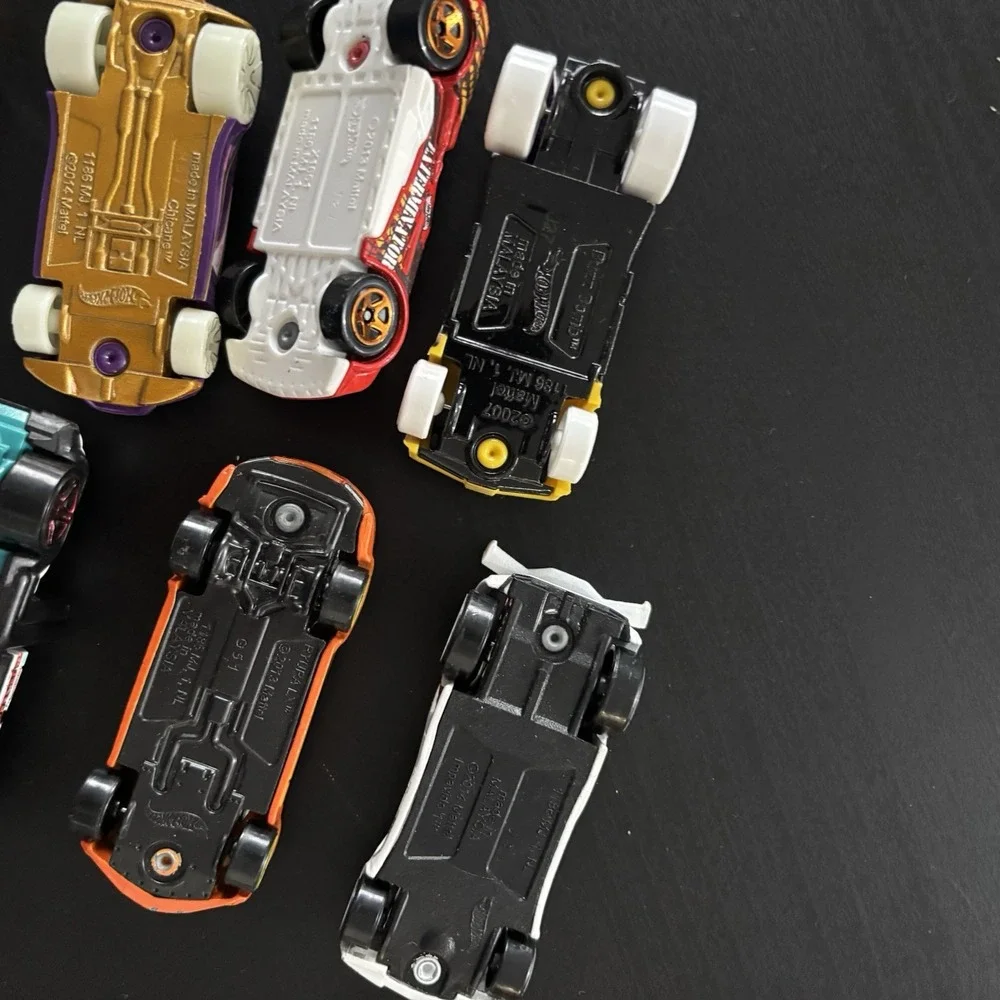 Lot 12 Hot Wheels Cars Model Toys Impavido 1, Chevelle Wagon,‎ Buzz Bomb Mattel